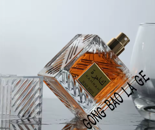 Perfume Unisex aroma Woody