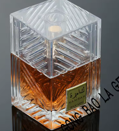 Perfume Unisex aroma Woody